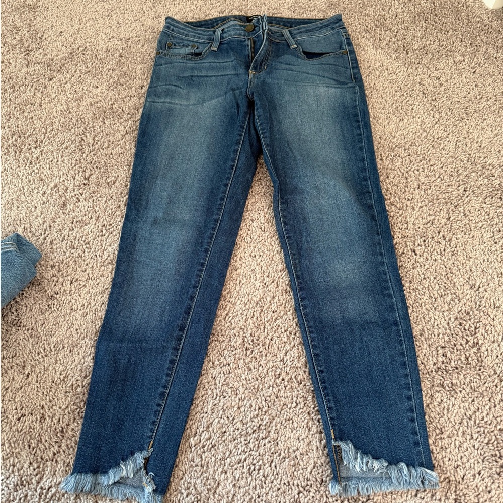 Just Black Dark Blue Ankle Jeans with Frayed Hem